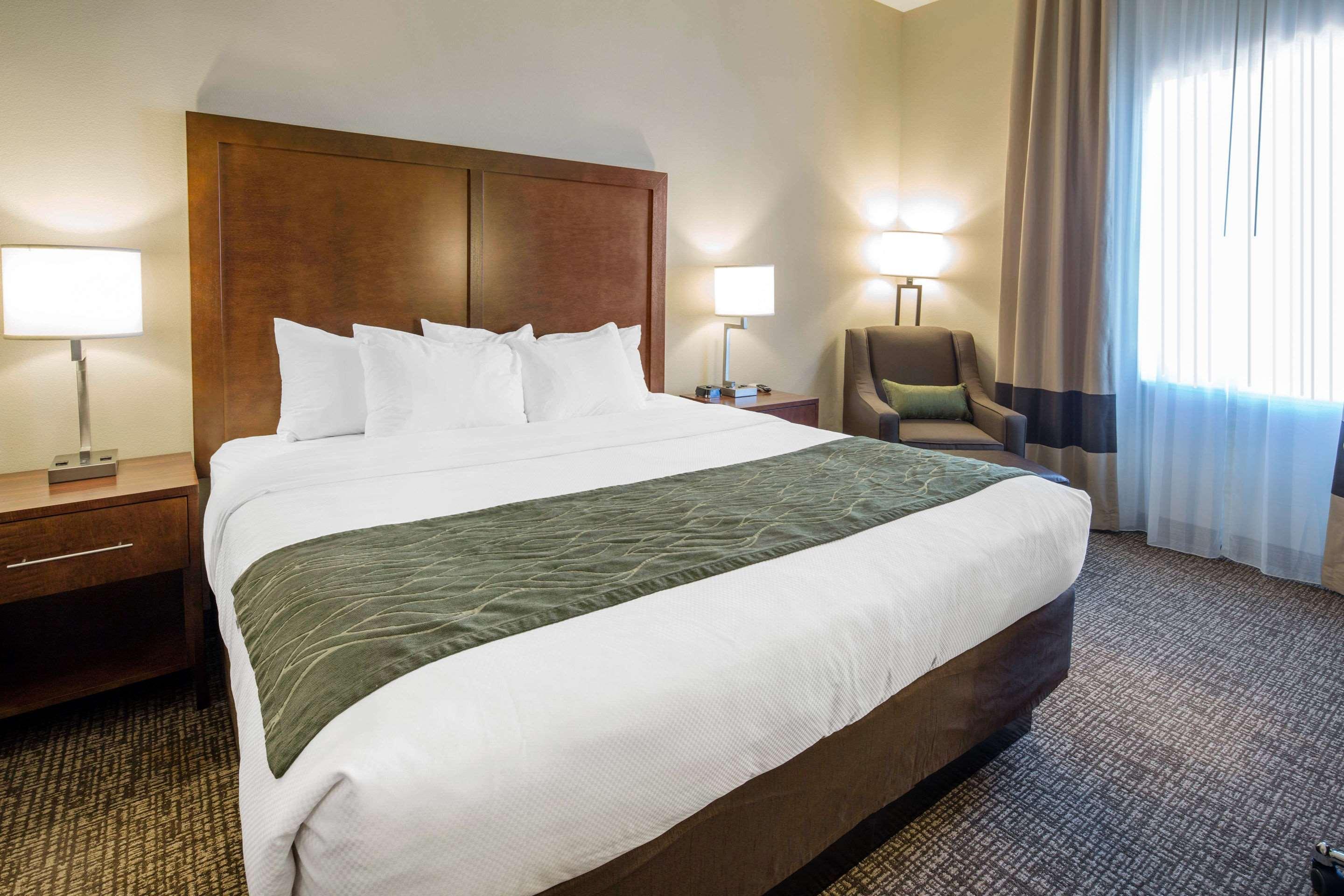 Comfort Inn & Suites Edgewood Экстерьер фото