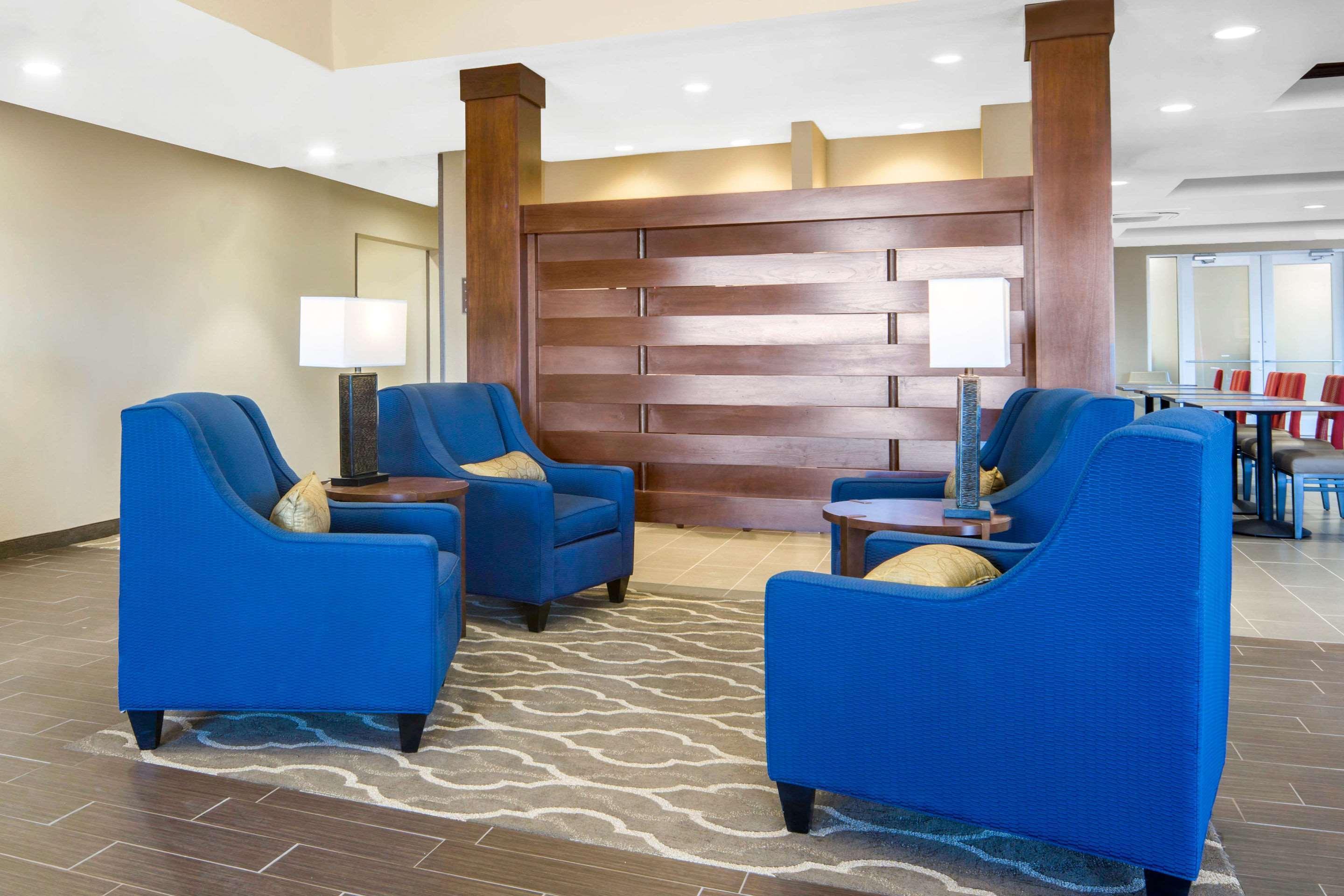 Comfort Inn & Suites Edgewood Экстерьер фото