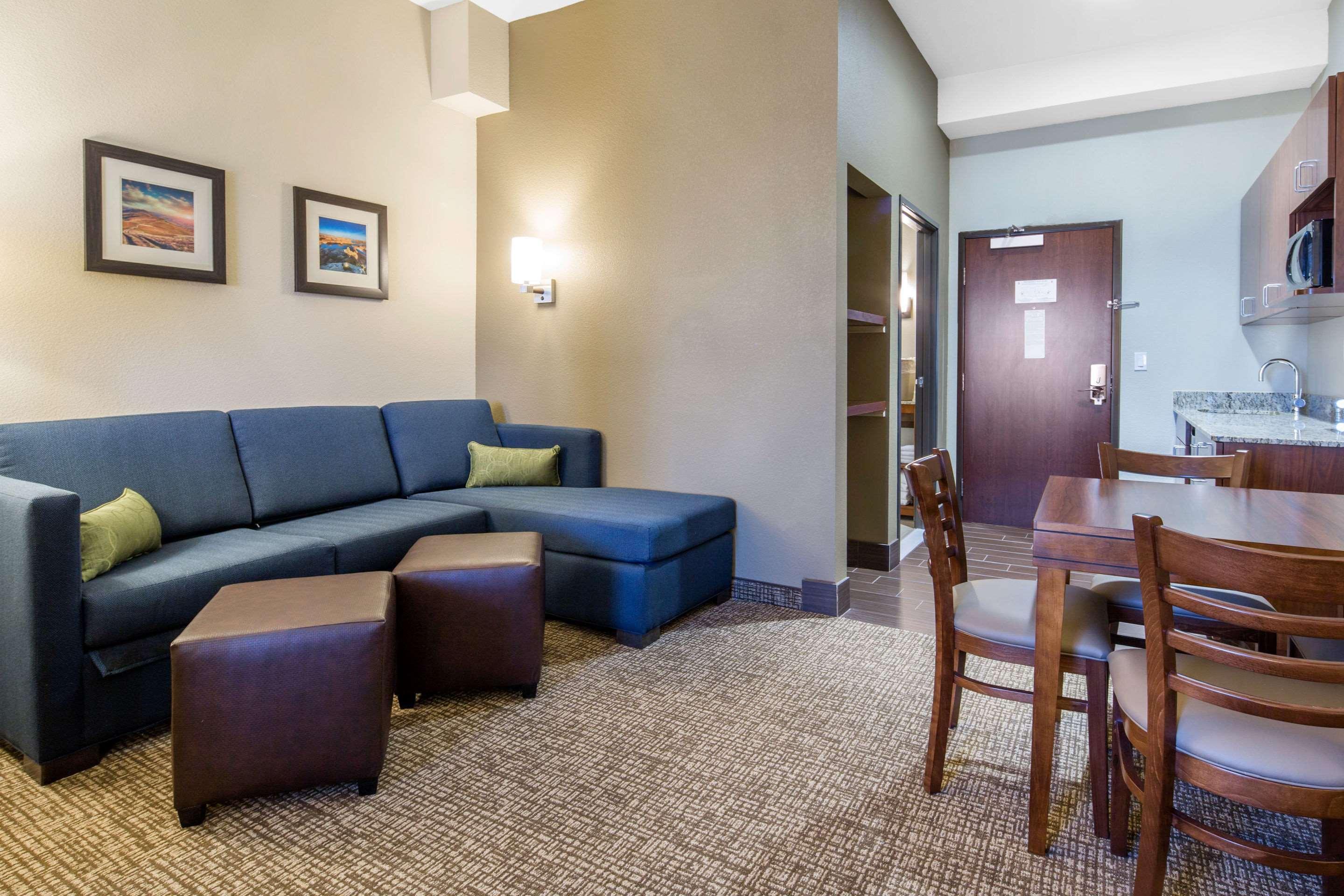 Comfort Inn & Suites Edgewood Экстерьер фото