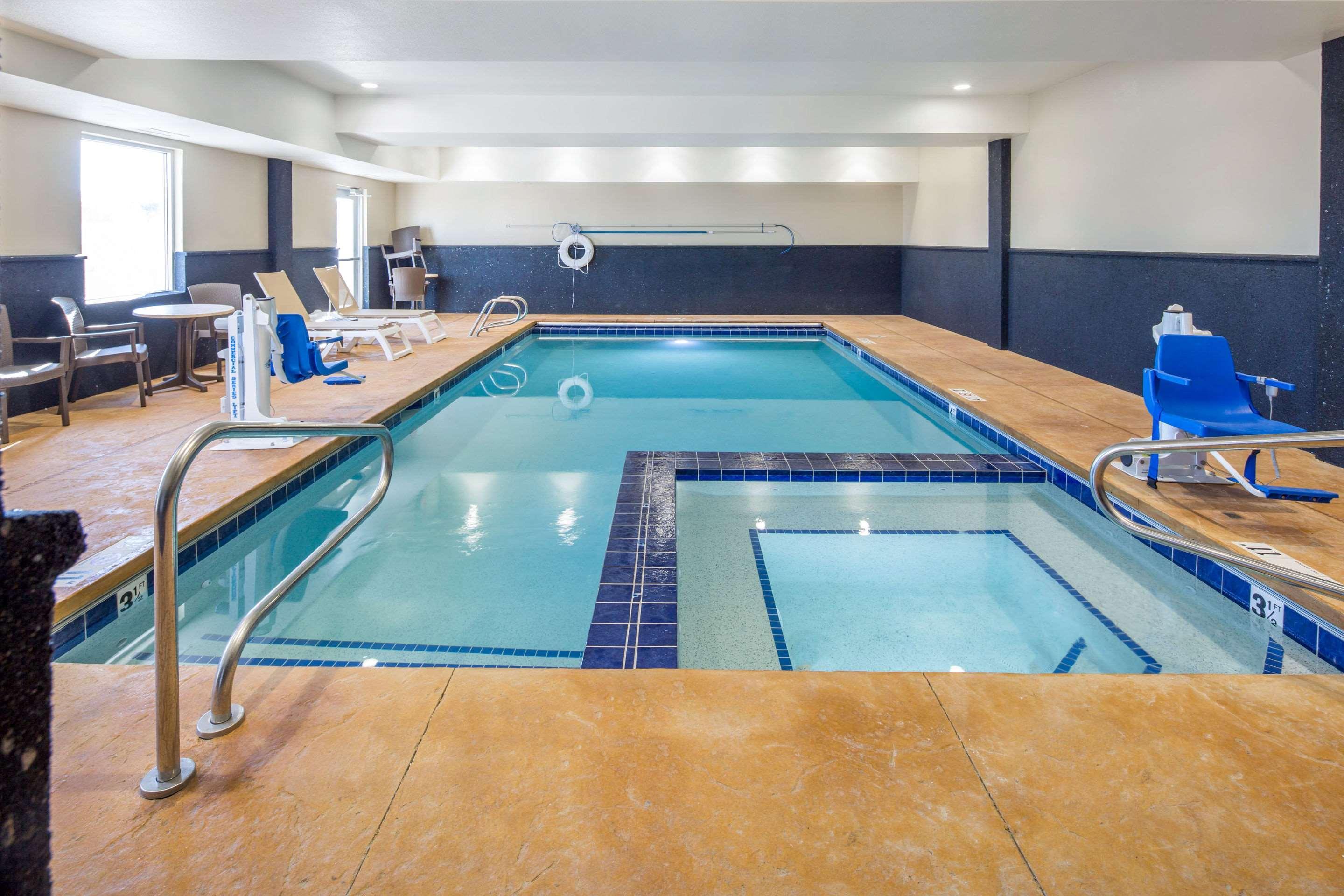 Comfort Inn & Suites Edgewood Экстерьер фото