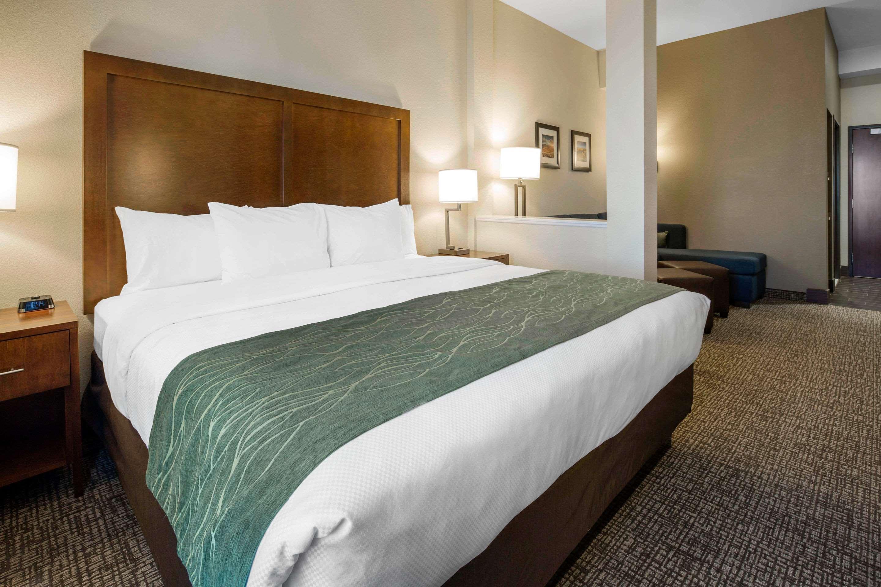 Comfort Inn & Suites Edgewood Экстерьер фото
