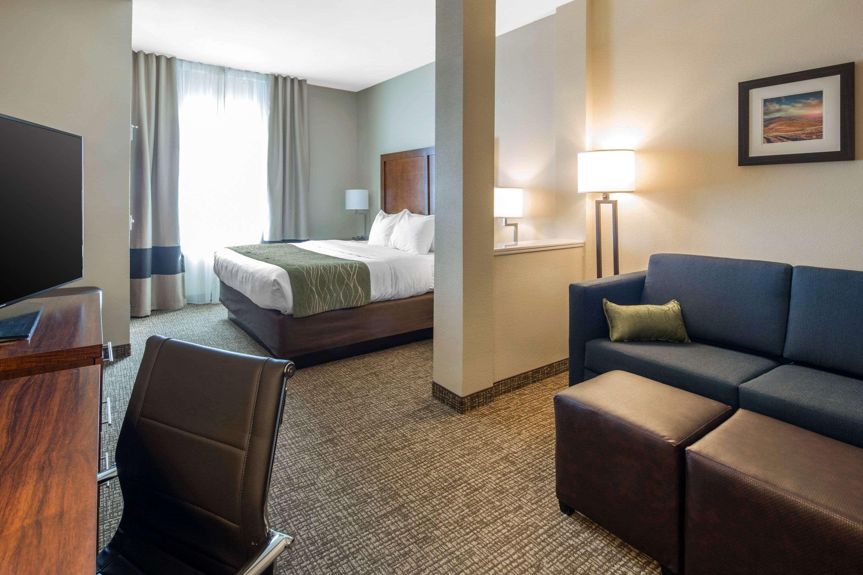 Comfort Inn & Suites Edgewood Экстерьер фото