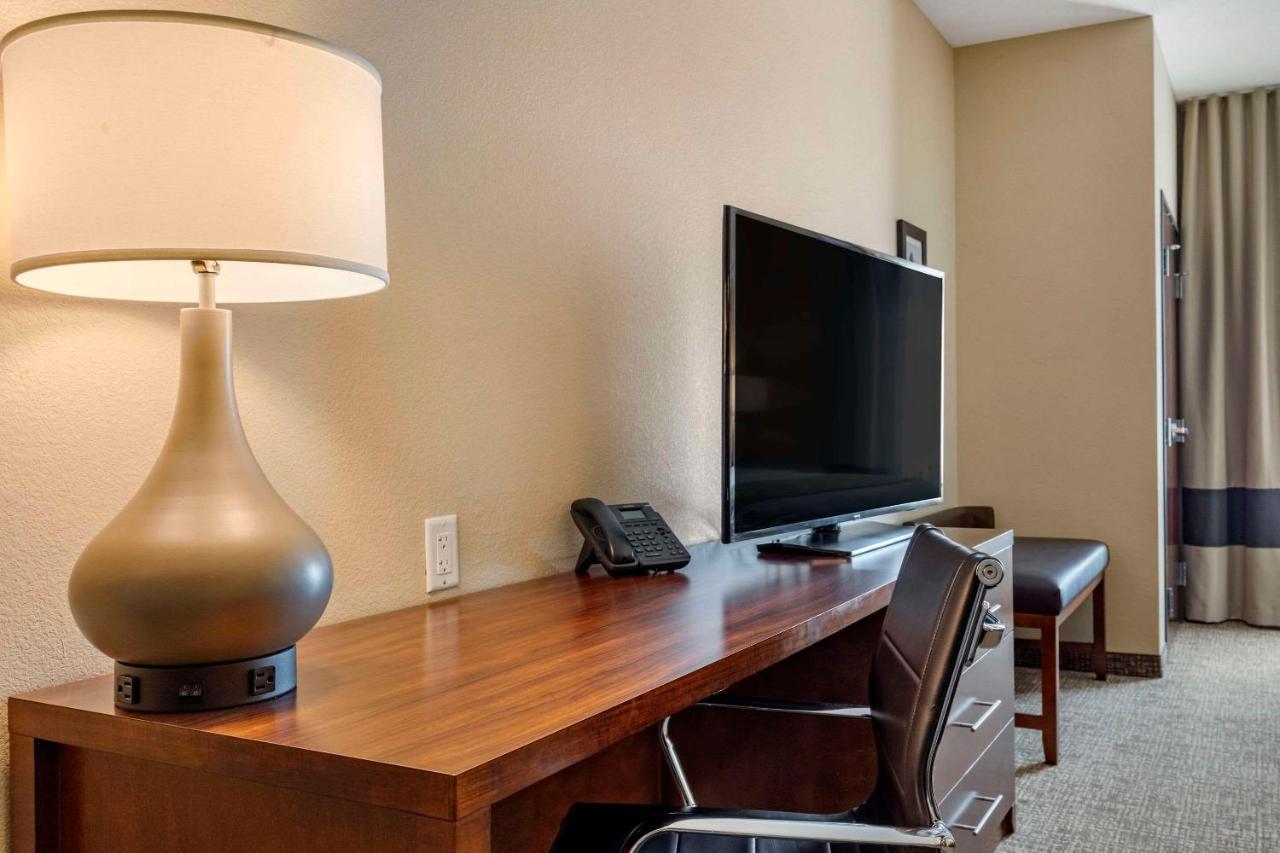 Comfort Inn & Suites Edgewood Экстерьер фото
