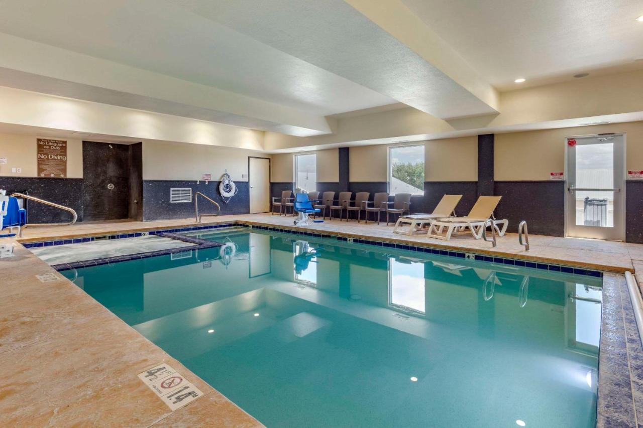 Comfort Inn & Suites Edgewood Экстерьер фото